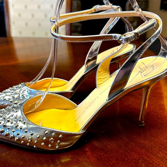 Beautiful Giuseppe Zanotti embellished ankle strap pumps EUC EU 39 - Picture 4 of 9
